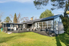 Cozy Cottage Only 500 M From The Sea, Gilleleje
